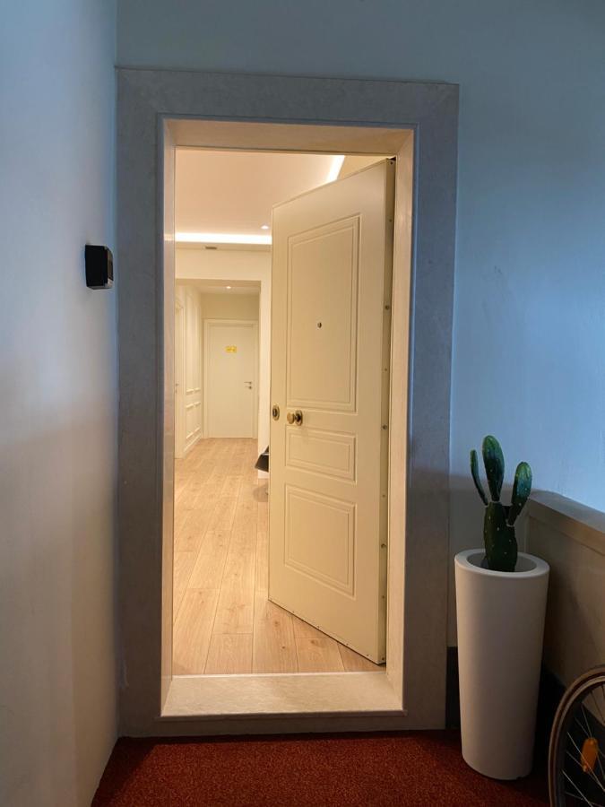 Living Studio Apartments Tirana Buitenkant foto